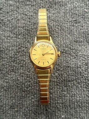 Vintage Timex Q Ladies Quartz Watch Gold Tone Speidel Band Classy Works